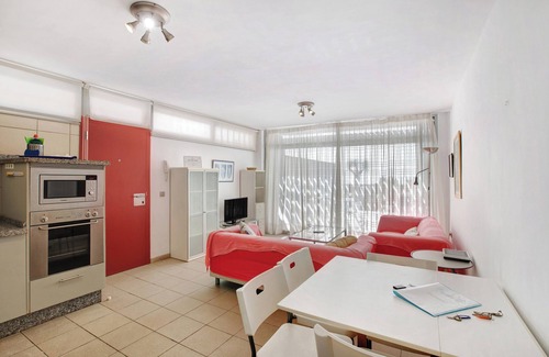 El Medano Apartment | Cozy 'Casa Médano 6' Steps from Beach with Private Terrace