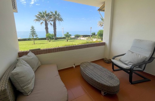 Torrox Costa Apartment | Exquisite Casa Del Sol: Beachfront with Sea View & Wi-Fi