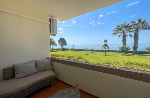 Torrox Costa Apartment | Exquisite Casa Del Sol: Beachfront with Sea View & Wi-Fi