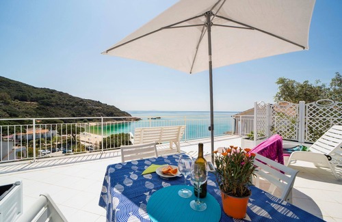 Cavoli Apartment | Cozy Cavoli Holiday Apartment for Up to 4 Guests