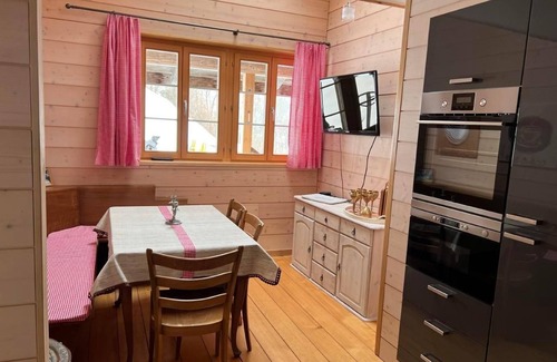 Reichenbach Other | Cozy Holiday Apartment Schattenhalb for 2-5 Guests