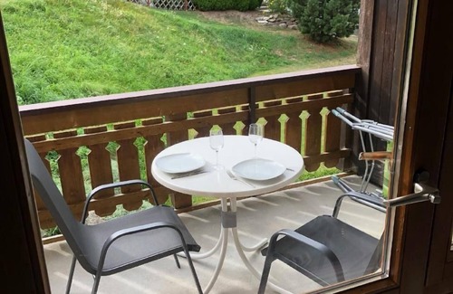 Unterbaech Apartment | Cozy Unterbäch VS Apartment for 2 with Breakfast & Kitchen