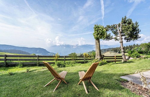 Meltina Apartment | Relaxing Chalet Marianna: Mountain View & Shared Garden