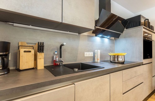 Auffach Apartment | Discover 'Dorfblick': Mountain Views & Shared Garden Haven