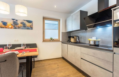 Auffach Apartment | Discover 'Dorfblick': Mountain Views & Shared Garden Haven