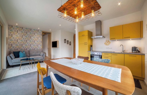 Cermes Apartment | Mountain View Holiday Apartment "Das Eckige" - Pets Welcome!