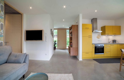 Cermes Apartment | Mountain View Holiday Apartment "Das Eckige" - Pets Welcome!