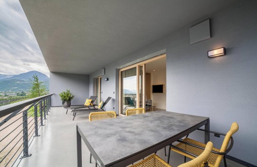 Cermes Apartment | Mountain View Holiday Apartment "Das Eckige" - Pets Welcome!