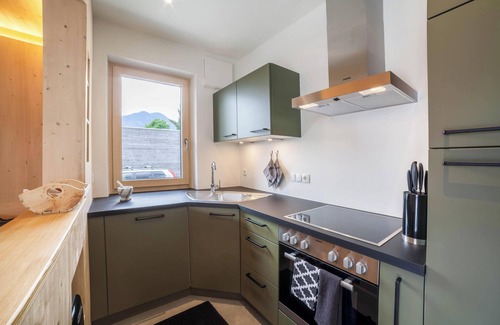 Cermes Apartment | Inviting Holiday Apartment "Das Runde" with Mountain View