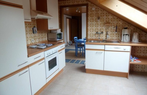 Daun Apartment | Cozy Holiday Apartment in Daun for 2 with Kitchen & Breakfast