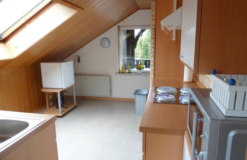 Daun Apartment | Cozy Holiday Apartment in Daun for 2 with Kitchen & Breakfast