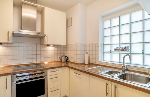Oberderdingen Apartment | Top-Rated Appartement Aposto 2 with Balcony & Wi-Fi