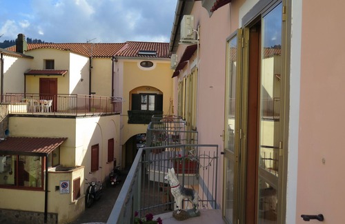 Campinola House | Cozy Holiday Apartment Del Core with Kitchen & Breakfast
