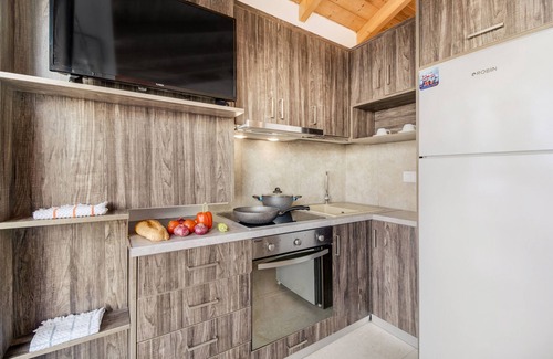 Tsoukaladhes Apartment | Sea View 'Deluxe King Suite 5' with Pool & Wi-Fi