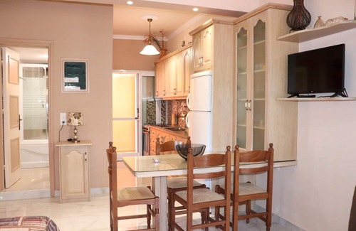 Skala Apartment | Beachfront Apartment with Pool & Terrace in Paramonas
