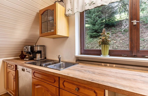 Gengenbach Apartment | Cozy Apartment 'Ferienwohnung Dora' with Garden & Balcony