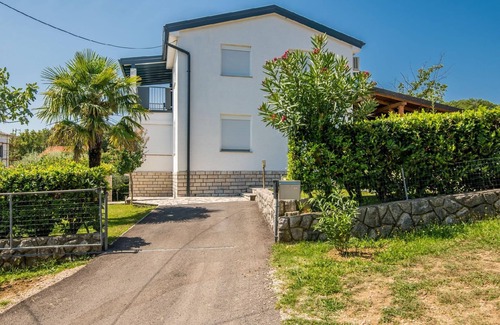 Cizici House | Inviting Holiday Apartment Dobrinj for 4 with Kitchen Access