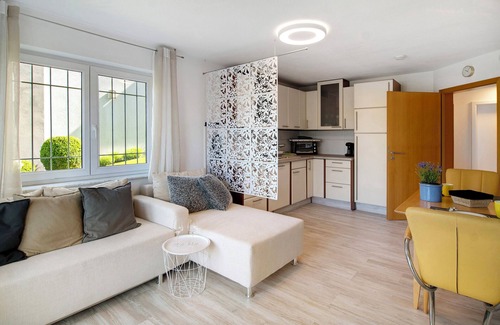 Bechlingen Apartment | Guest Rated: 10/10 Holiday Apartment with Lake View & Terrace