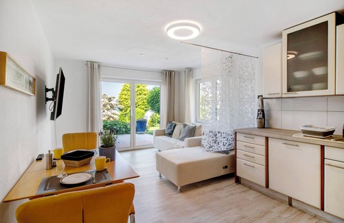 Bechlingen Apartment | Guest Rated: 10/10 Holiday Apartment with Lake View & Terrace