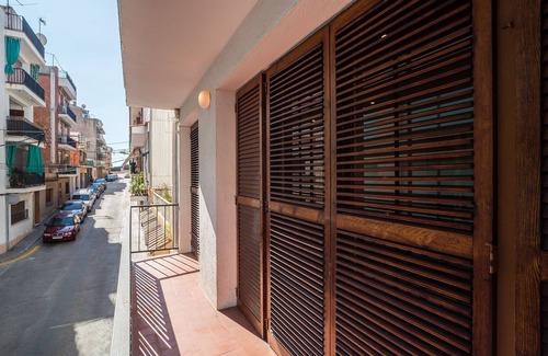 Canet de Mar Apartment | Canet Beach 1 Apartment with Balcony & Ocean View Amenities