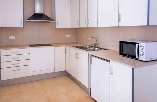 Pineda de Mar Apartment | Cozy Holiday Apartment with Balcony and Pool Retreat