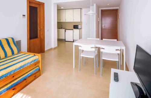 Pineda de Mar Apartment | Cozy Holiday Apartment with Balcony and Pool Retreat