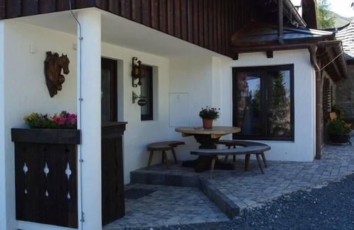 Reichenau Apartment | Cozy Holiday Apartment Falkertsee for 6 with Great Amenities
