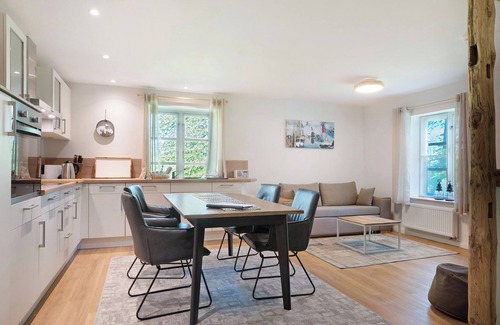 Oldenswort Apartment | Relax at Fewo 5: Private Terrace & Coastal Garden Oasis