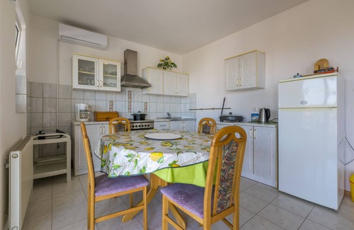 Klanfari Apartment | Oceanfront Holiday Apartment with Spa and Breakfast Included