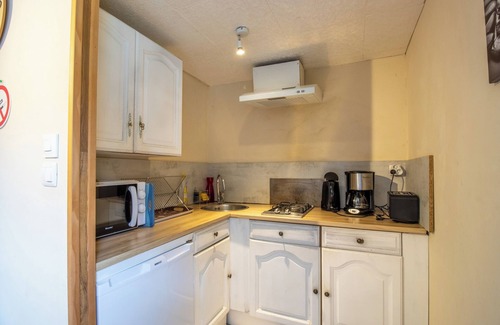 Saint-Cyprien Apartment | Cozy Mini Loft Retreat with Garden & Free Wi-Fi Access