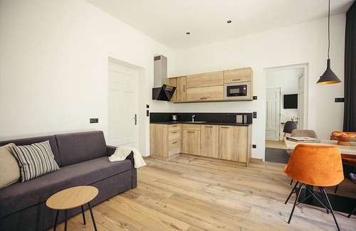 Lagundo Apartment | Mountain View Apartment with Shared Garden and Wi-Fi Access