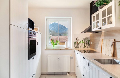 Oberau Apartment | Cozy Holiday Apartment "Fuchsbau" with Balcony & Wi-Fi