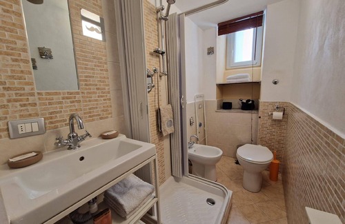 San Fruttuoso Apartment | Cozy Holiday Apartment in Genova for 1-4 Guests