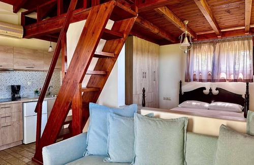 Pyrgos House | Cozy Holiday Apartment Leventochori with Ocean View & Kitchen
