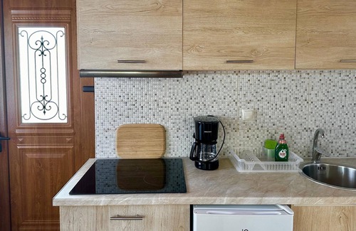 Pyrgos House | Cozy Holiday Apartment Leventochori with Ocean View & Kitchen