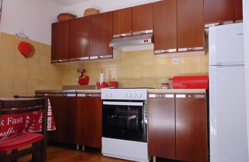 Cove Donja Krusica (Donje selo) Apartment | Cozy Grohote Apartment for 2 with Pool and Breakfast