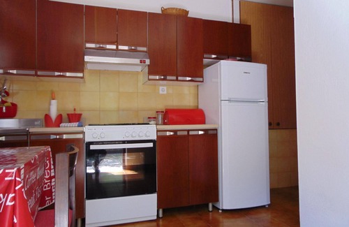 Cove Donja Krusica (Donje selo) Apartment | Cozy Grohote Apartment for 2 with Pool and Breakfast