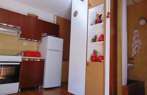 Cove Donja Krusica (Donje selo) Apartment | Cozy Grohote Apartment for 2 with Pool and Breakfast