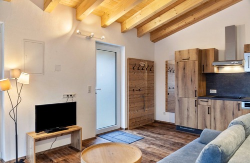 Ehrwald Apartment | Mountain View Holiday Apartment with Balcony & Pet-Friendly