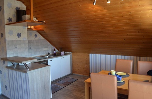Hilders House | Cozy Holiday Apartment Hilders for 2-4 with Kitchen & Breakfast
