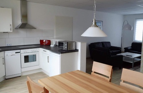 Seeholz Apartment | Cozy Holiday Apartment in Holzdorf with Kitchen & Breakfast
