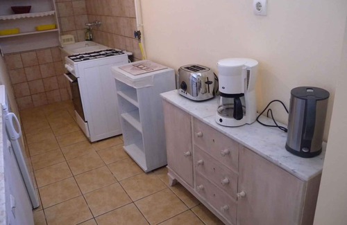 Balatonbereny Apartment | Garden Retreat: 10/10 Rated Holiday Apartment Awaits