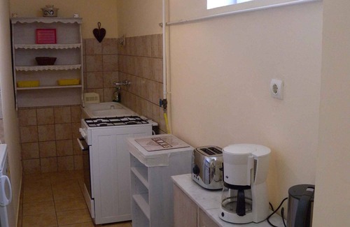 Balatonbereny Apartment | Garden Retreat: 10/10 Rated Holiday Apartment Awaits