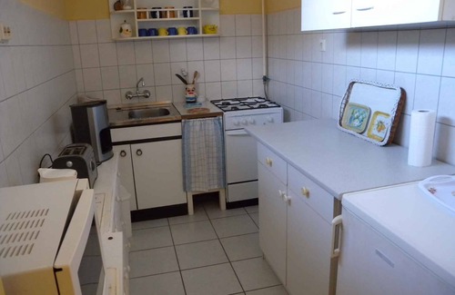 Balatonbereny Apartment | Cozy Holiday Apartment with Garden & Barbecue for Families