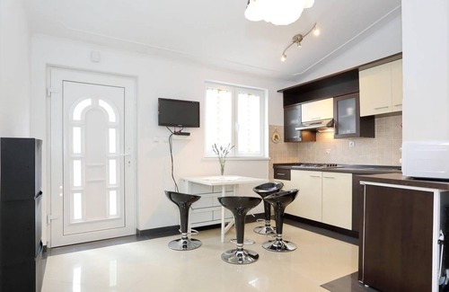 Gornji Karin Apartment | Comfortable Holiday Apartment Karin for Your Perfect Getaway