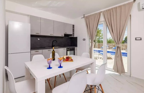 Kras Apartment | Holiday apartment Kras for 2 - 4 persons with 2 bedrooms - Holiday apartment