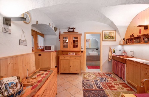Fondo Apartment | Relaxing Holiday Apartment 'La Tavernetta' with Garden & Views