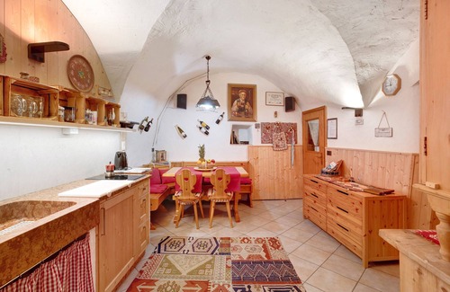 Fondo Apartment | Relaxing Holiday Apartment 'La Tavernetta' with Garden & Views