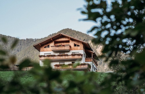 Luson Apartment | Scenic Holiday Apartment “Lahnbach Großkarneid” with Spa