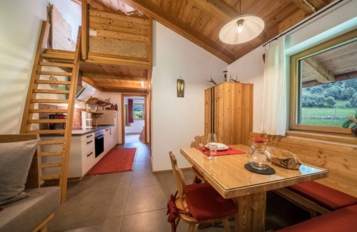 Racines Apartment | Mountain View Holiday Apartment with Balcony & Shared Garden